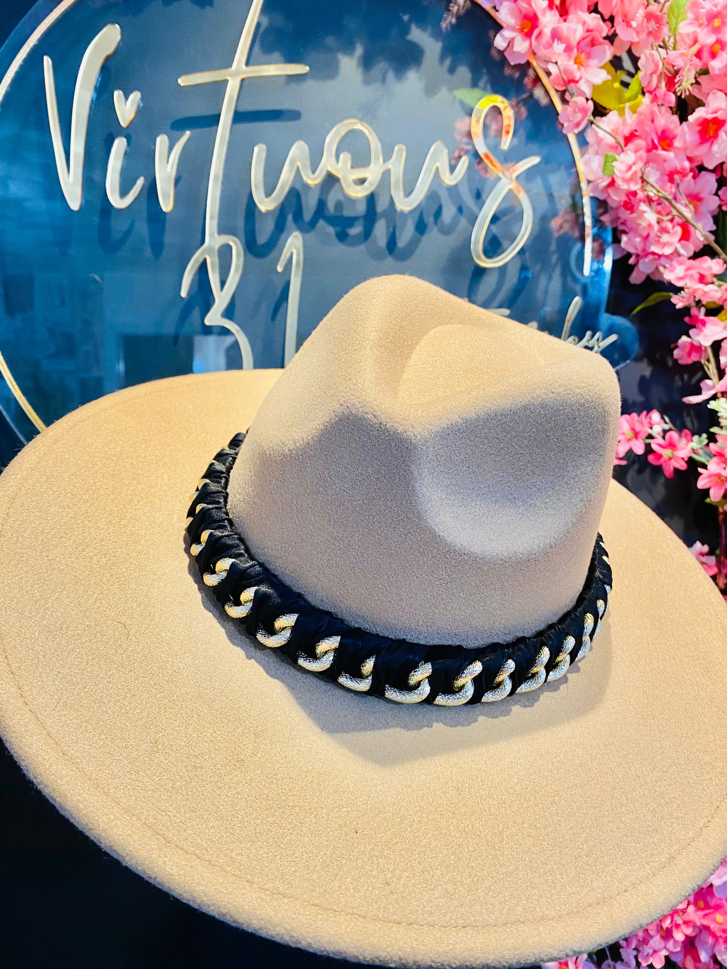 Taupe Adriana hat