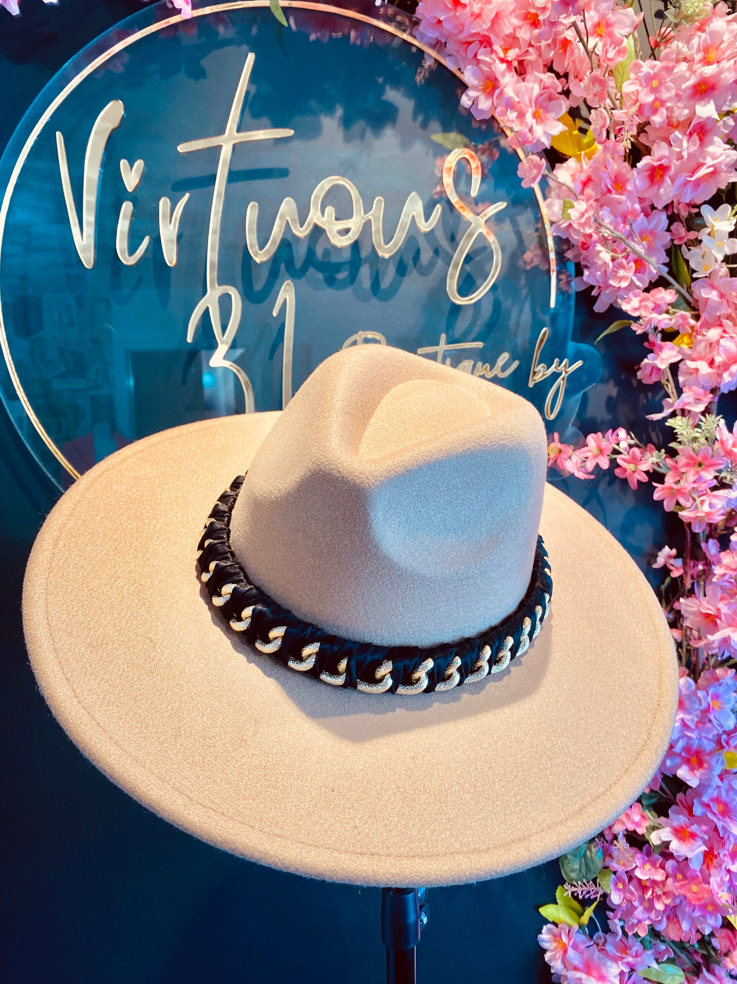 Taupe Adriana hat