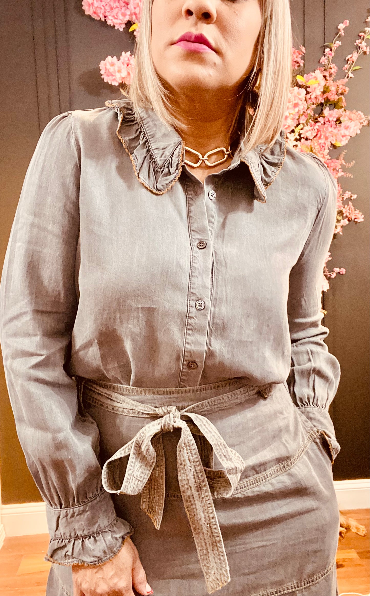 scalloped neck shirt